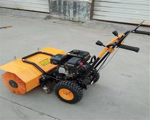 掌握小型扫雪机的控制技巧